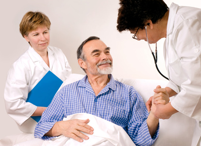 zwei Ärzte und ein Patient