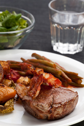 Rinderfilet mit Kartoffeln und Bohnen