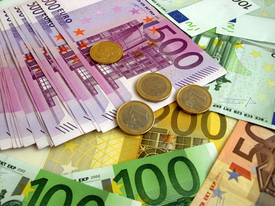 Gehaltserhöhung für die Krankenkassenchefs Viel Geld