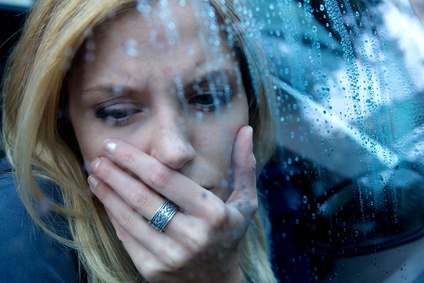 depressive frau depressive frau im regen