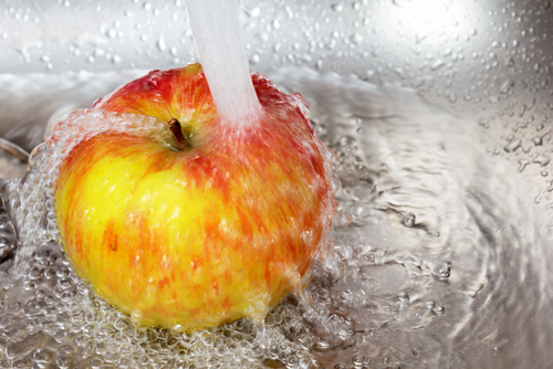 Pestizide am Obst wegwaschen