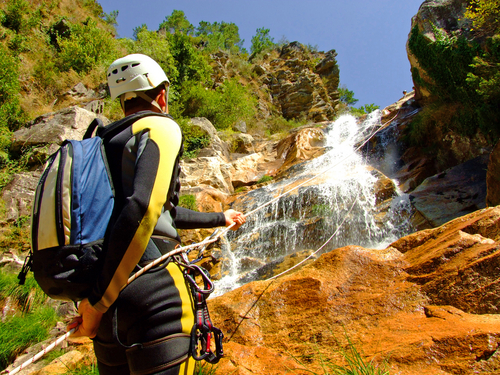 Canyoning in den Bergen